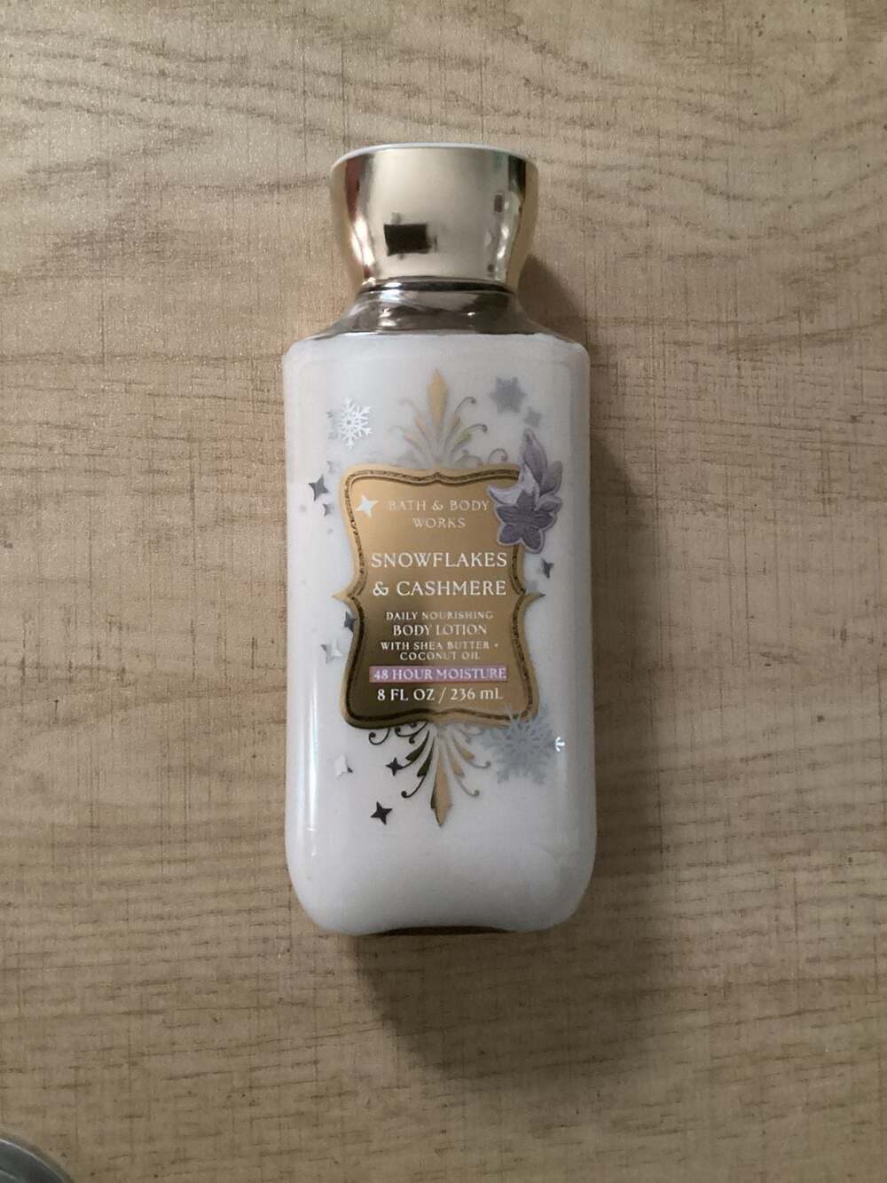 Bath & Body Works Snowflakes & Cashmere Daily Nourishing Body Lotion Size 8 FL